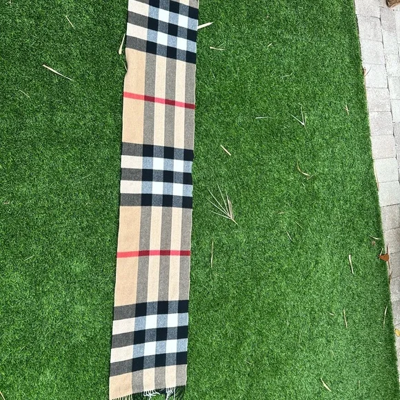Burberry Checkered Wool Scarf in Tan and Black - Picture 3 of 9